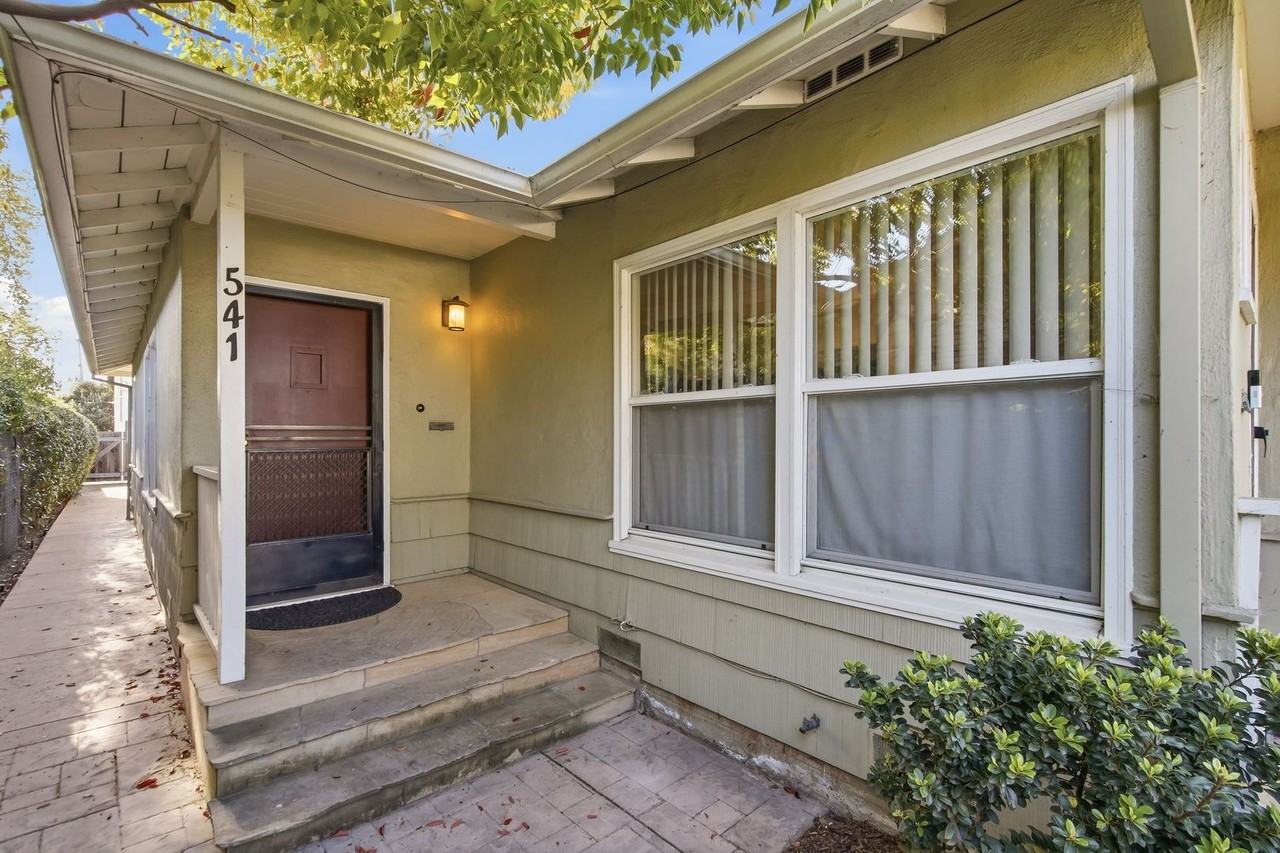 Listing photo 1 of 5
