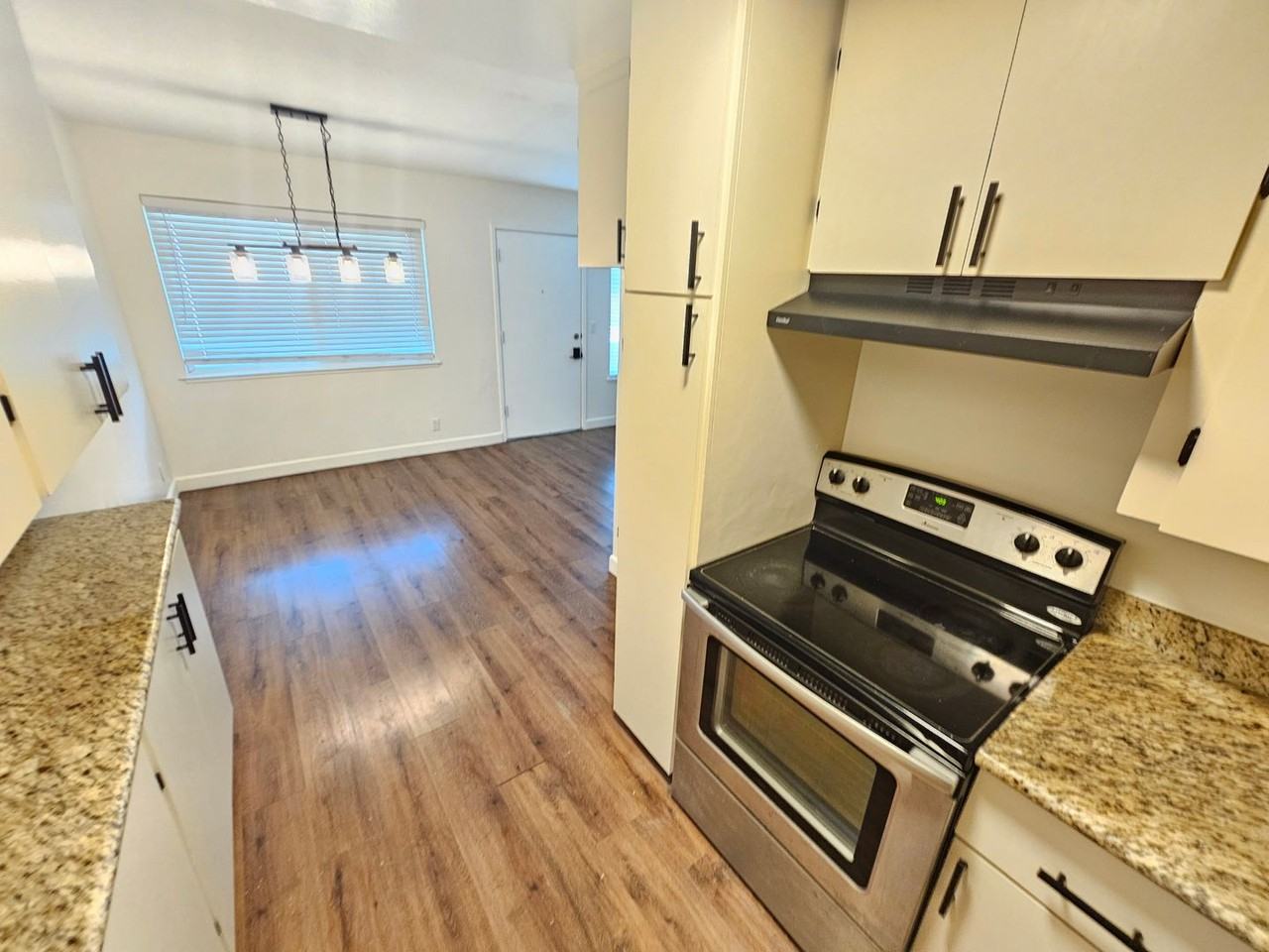 Listing photo 1 of 5