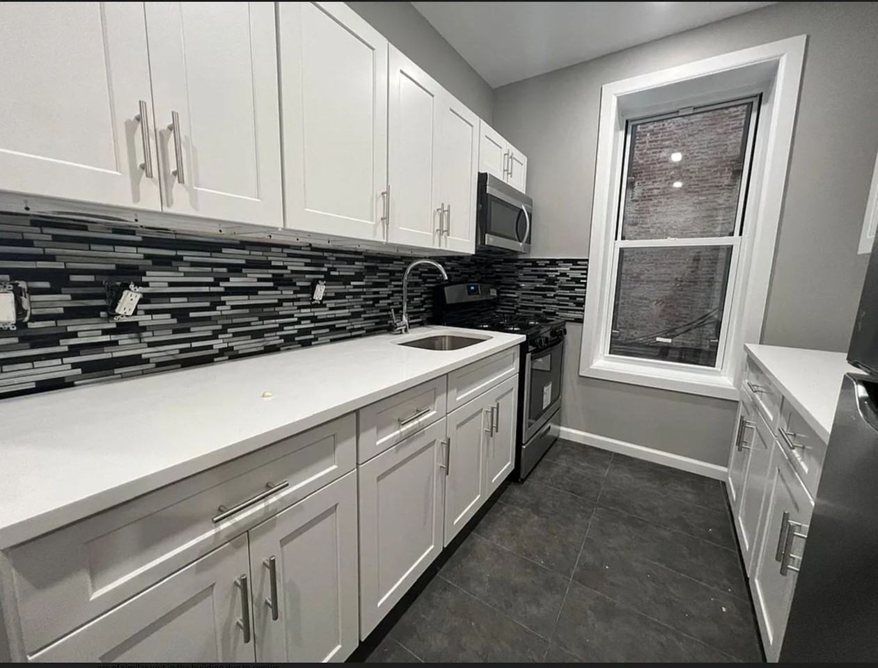 Listing photo 1 of 4