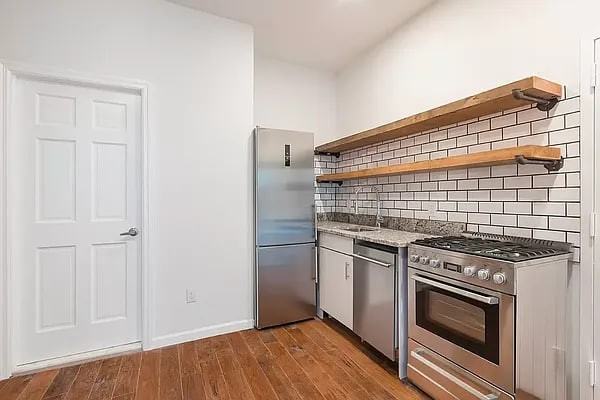 Listing photo 1 of 5