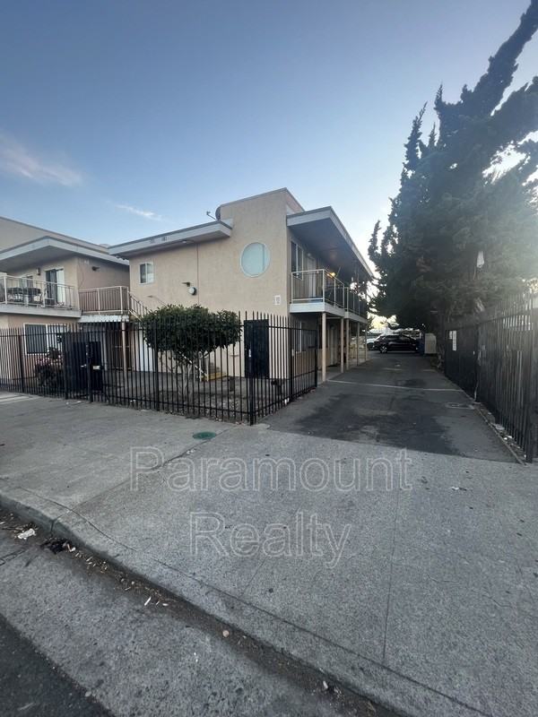 Listing photo 1 of 5