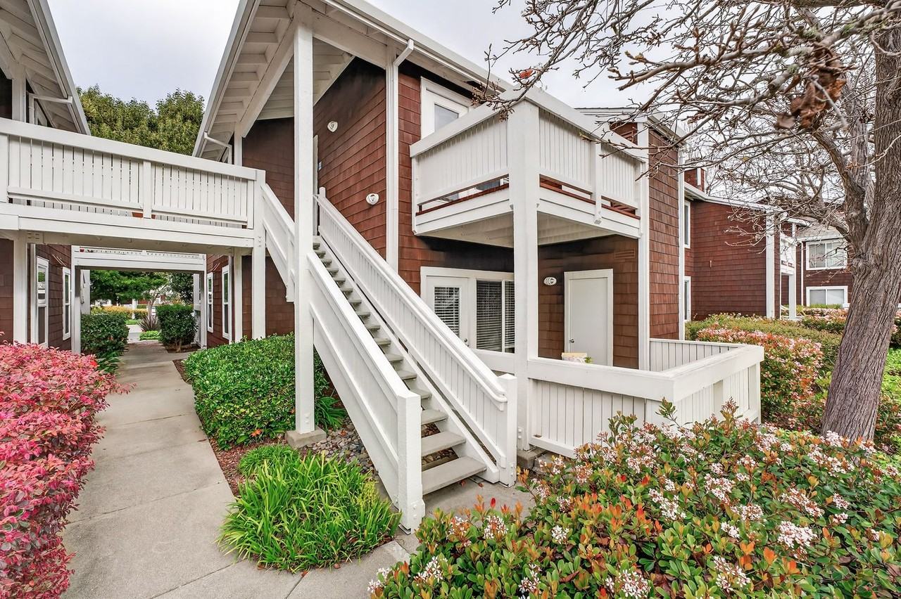 Listing photo 1 of 5