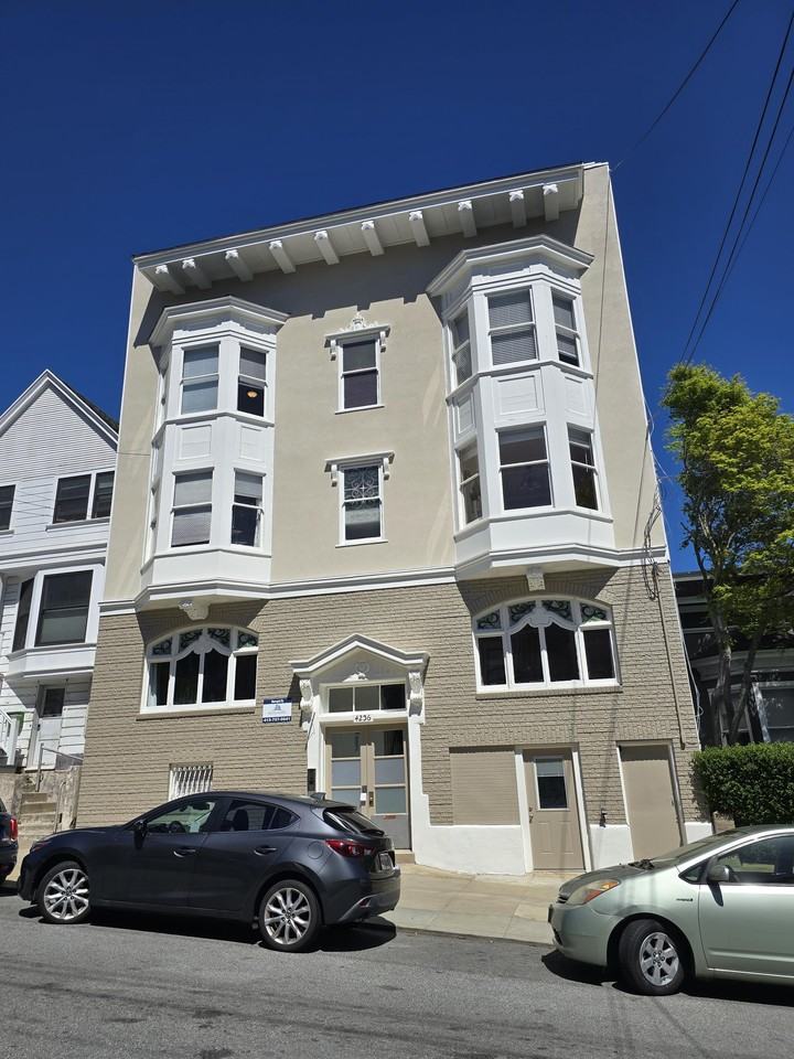 Listing photo 1 of 5