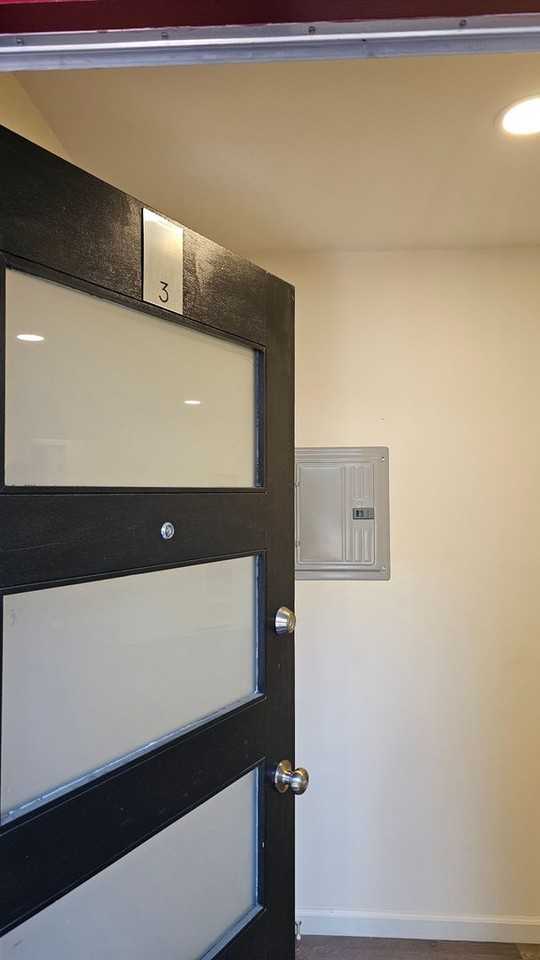 Listing photo 1 of 5