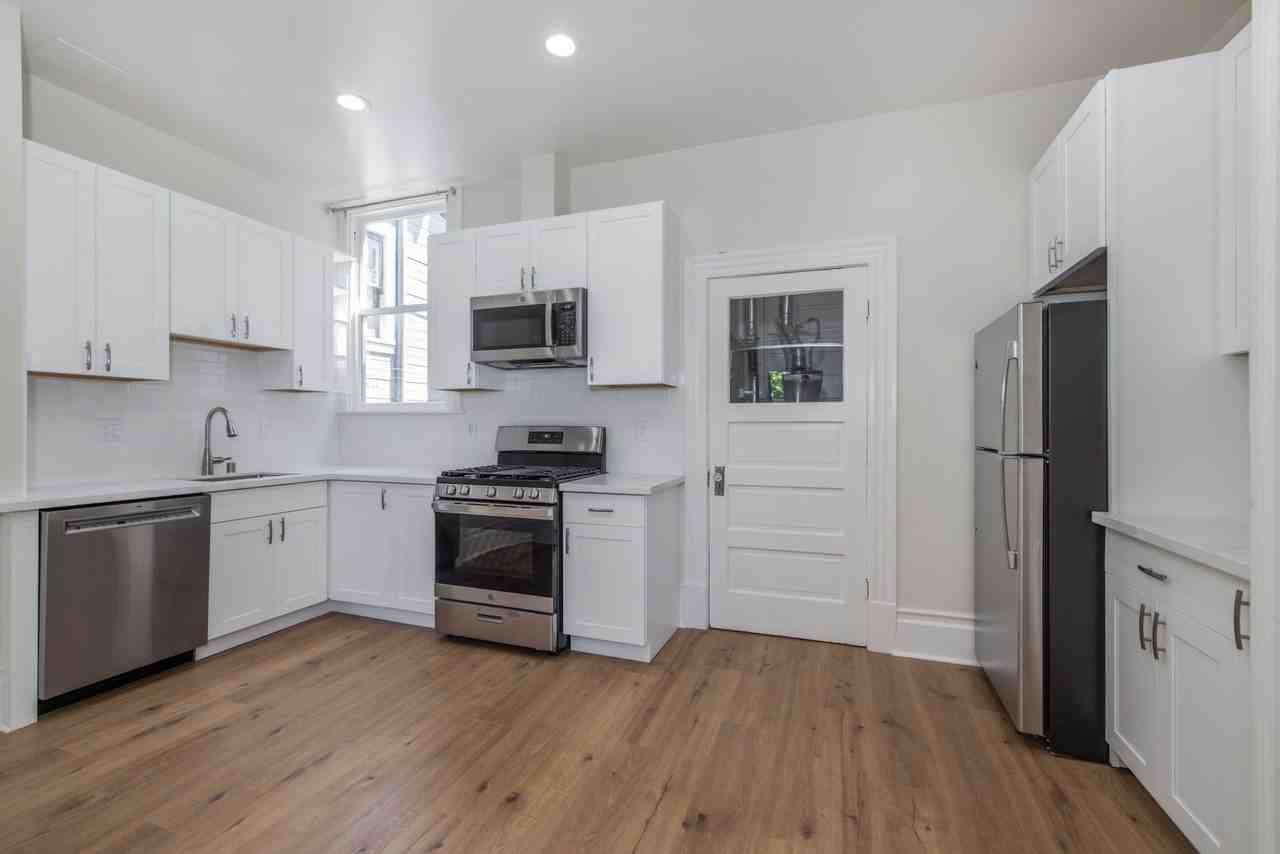 Listing photo 1 of 5