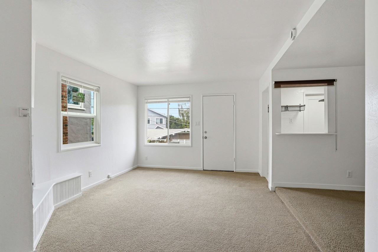 Listing photo 1 of 5
