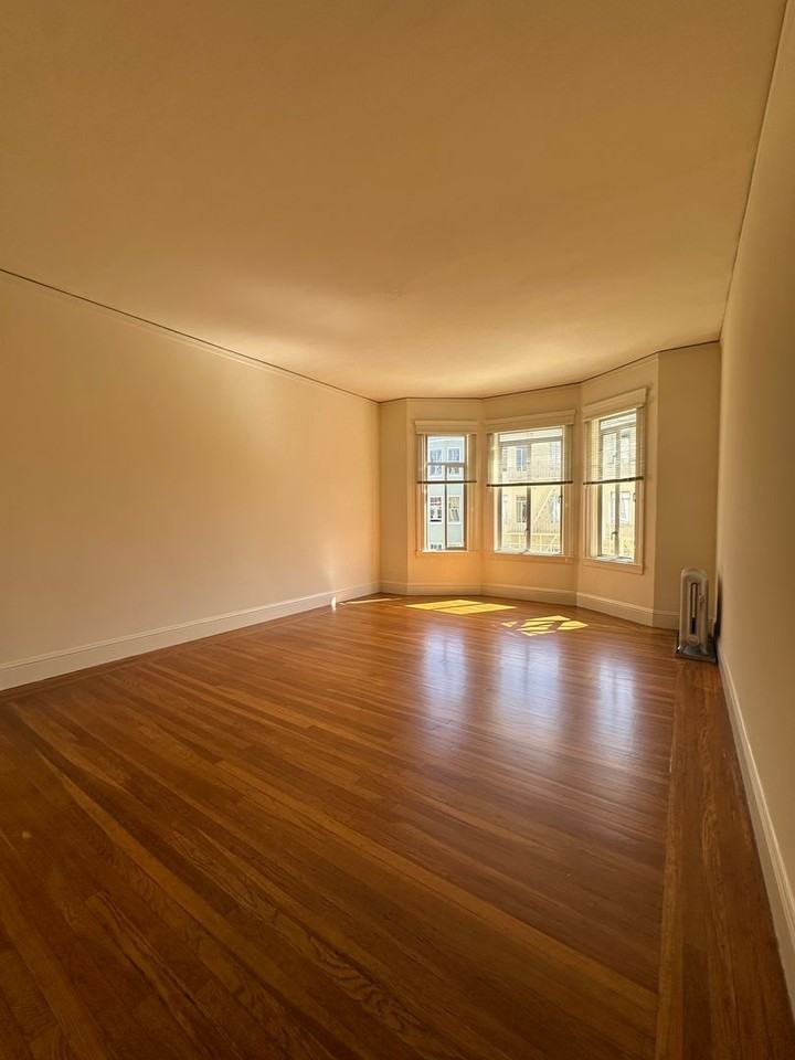Listing photo 1 of 5