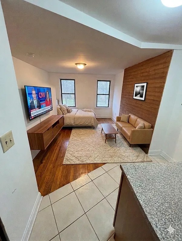 Listing photo 1 of 3