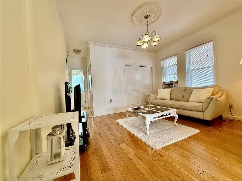 Listing photo 1 of 5
