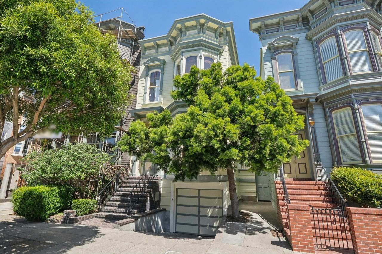 Listing photo 1 of 5