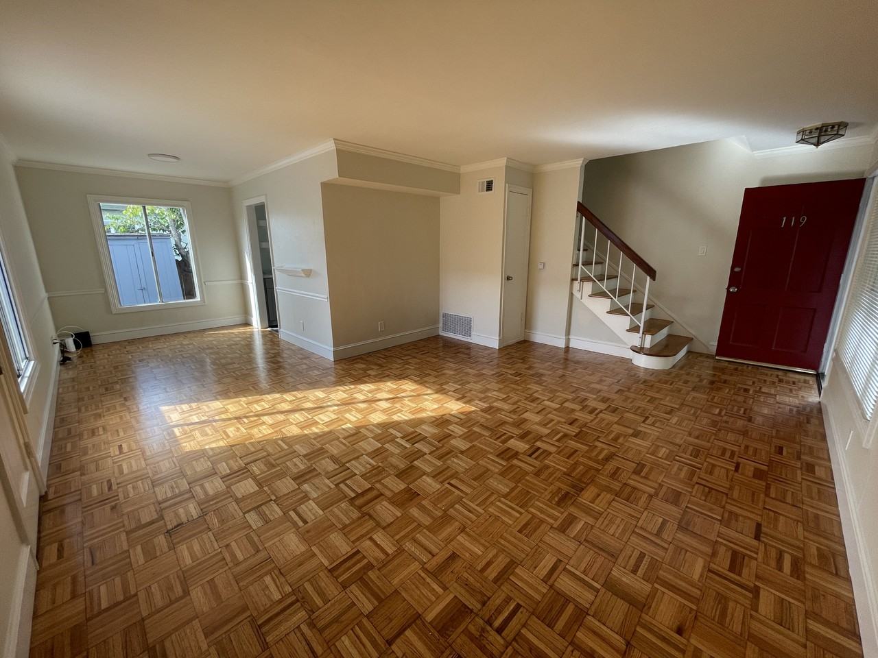 Listing photo 1 of 5