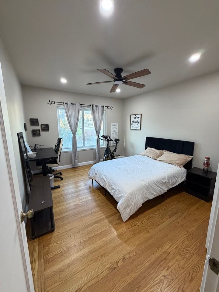 Listing photo 1 of 5
