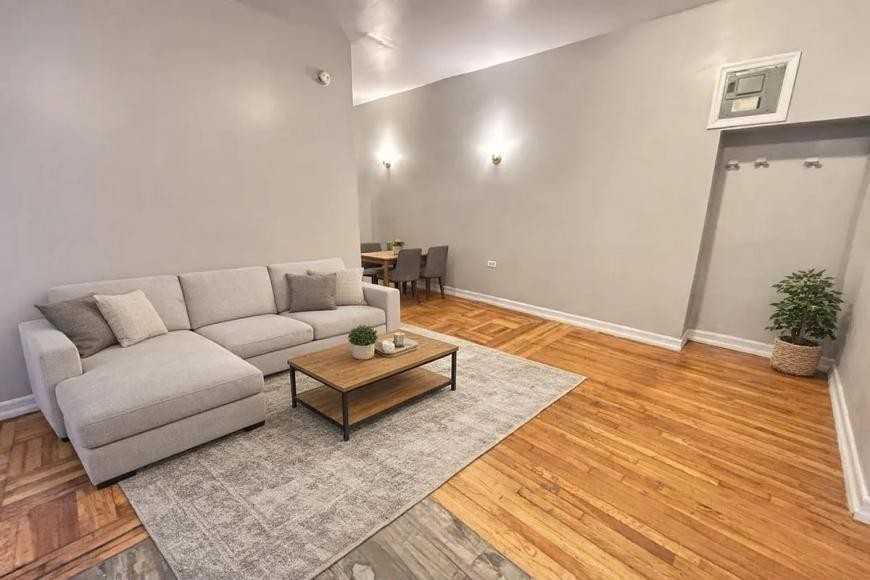 Listing photo 1 of 5