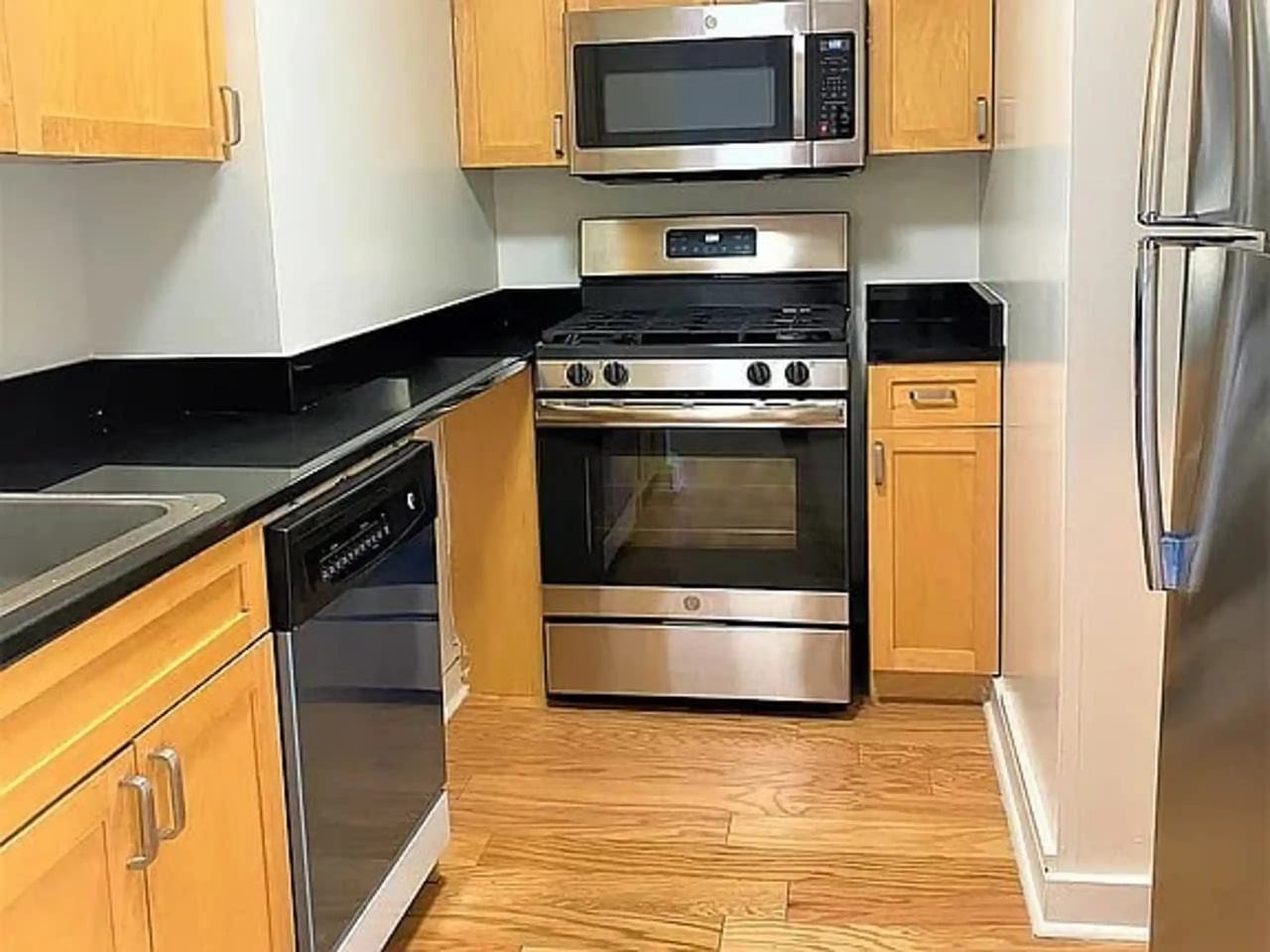 Listing photo 1 of 5