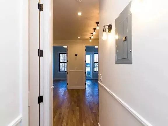 Listing photo 1 of 5