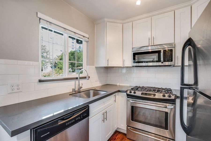 Listing photo 1 of 5