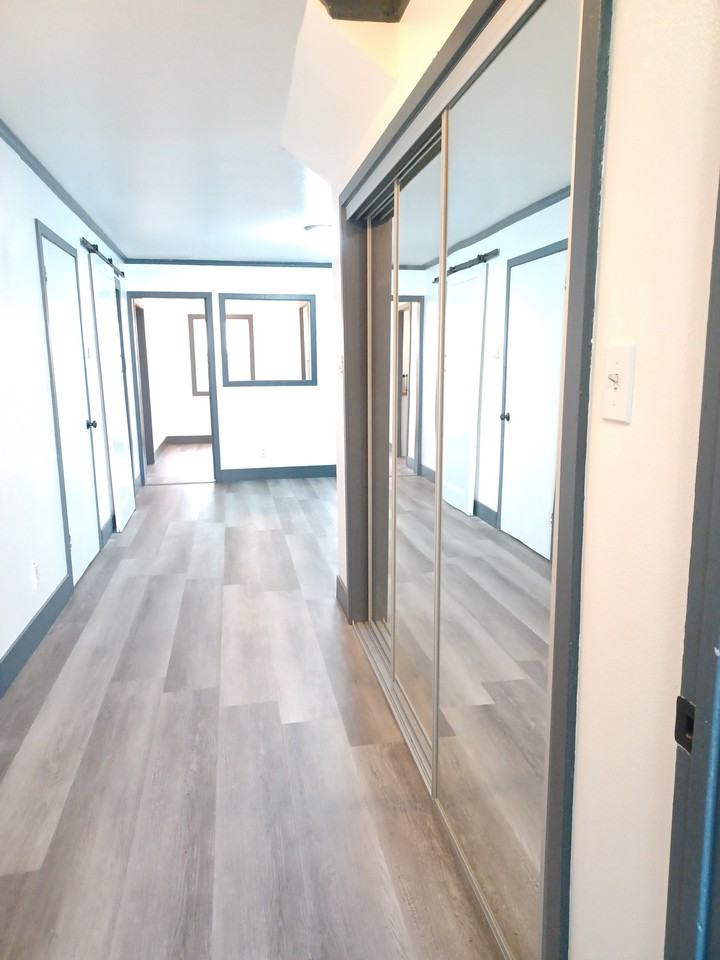 Listing photo 1 of 5