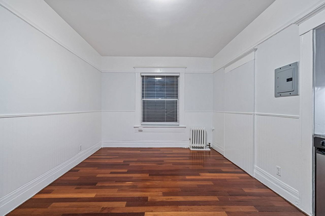 Listing photo 1 of 5