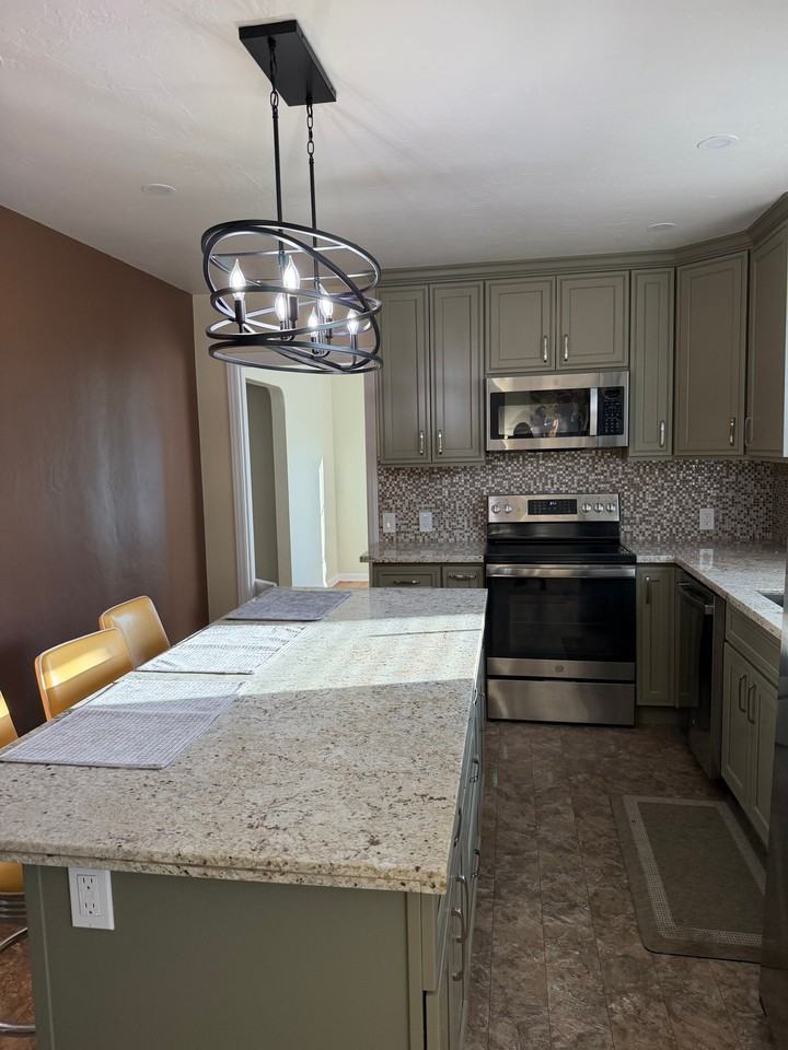 Listing photo 1 of 5