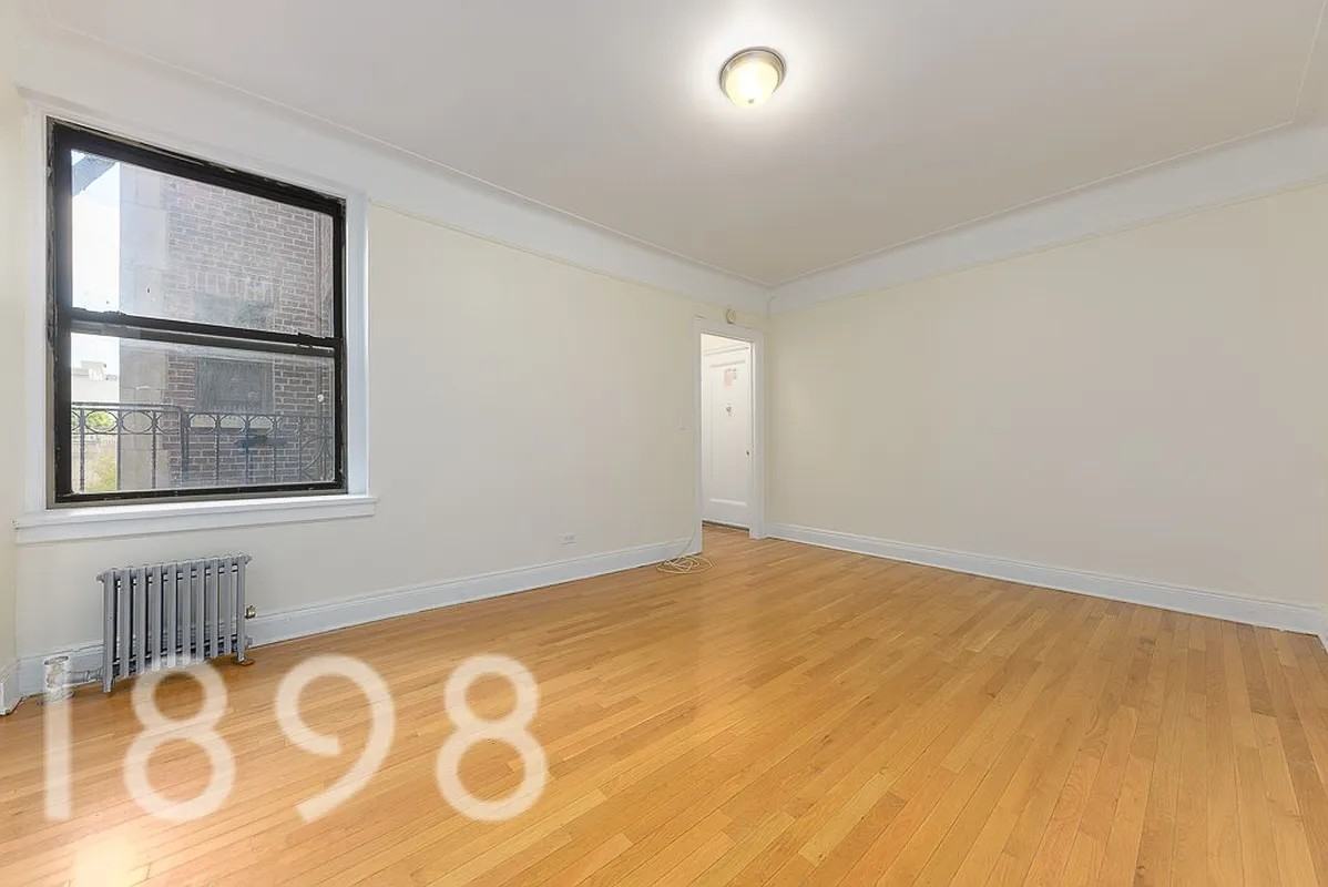 Listing photo 1 of 4