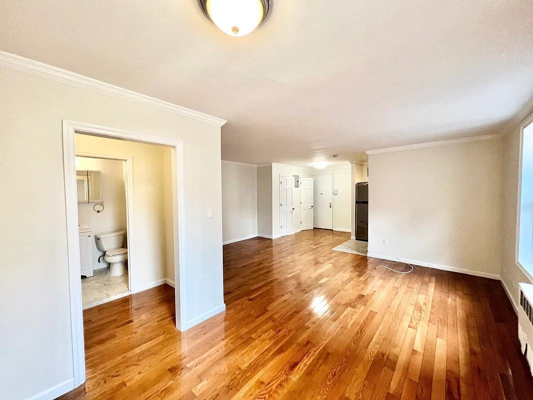 Listing photo 1 of 5