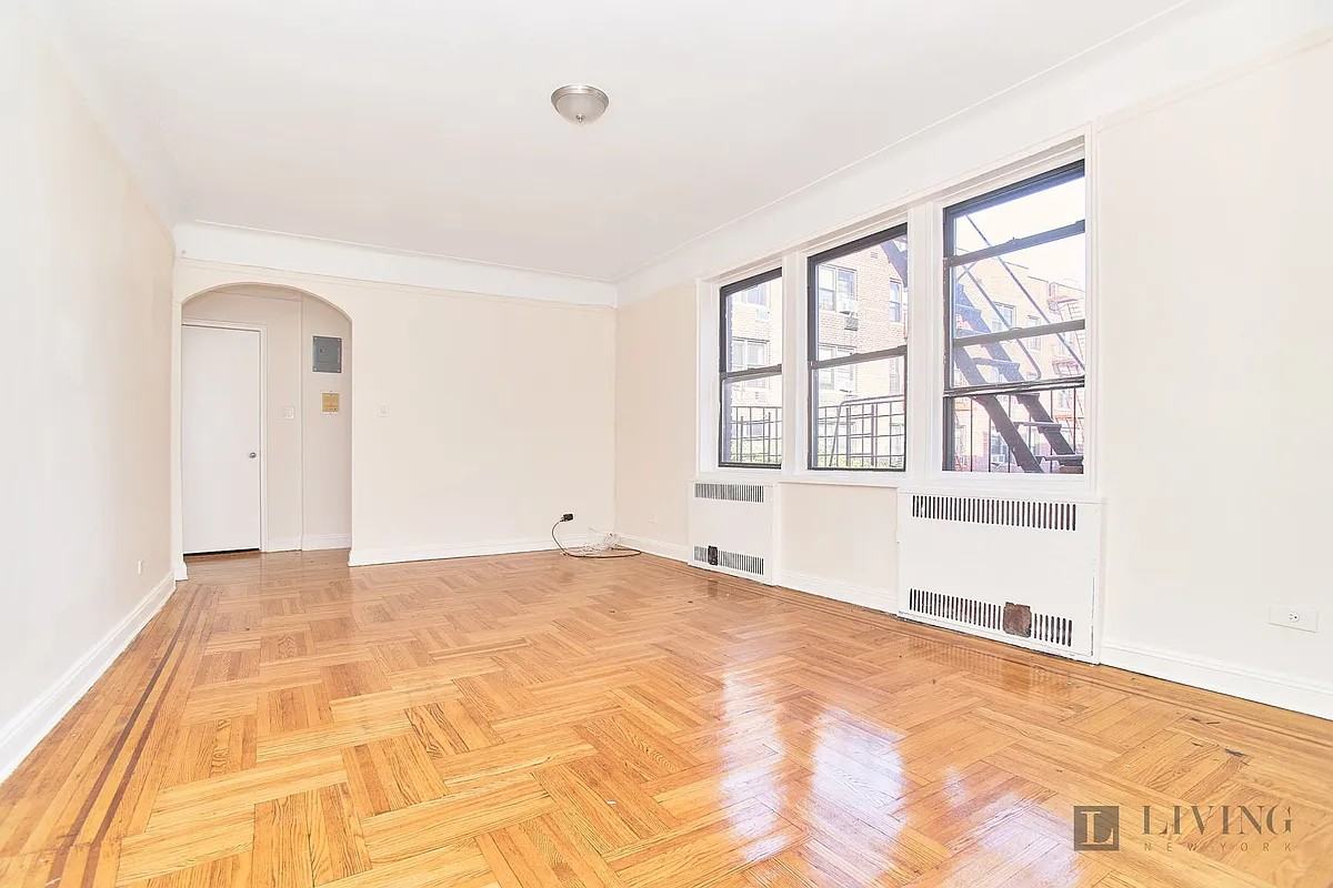 Listing photo 1 of 5