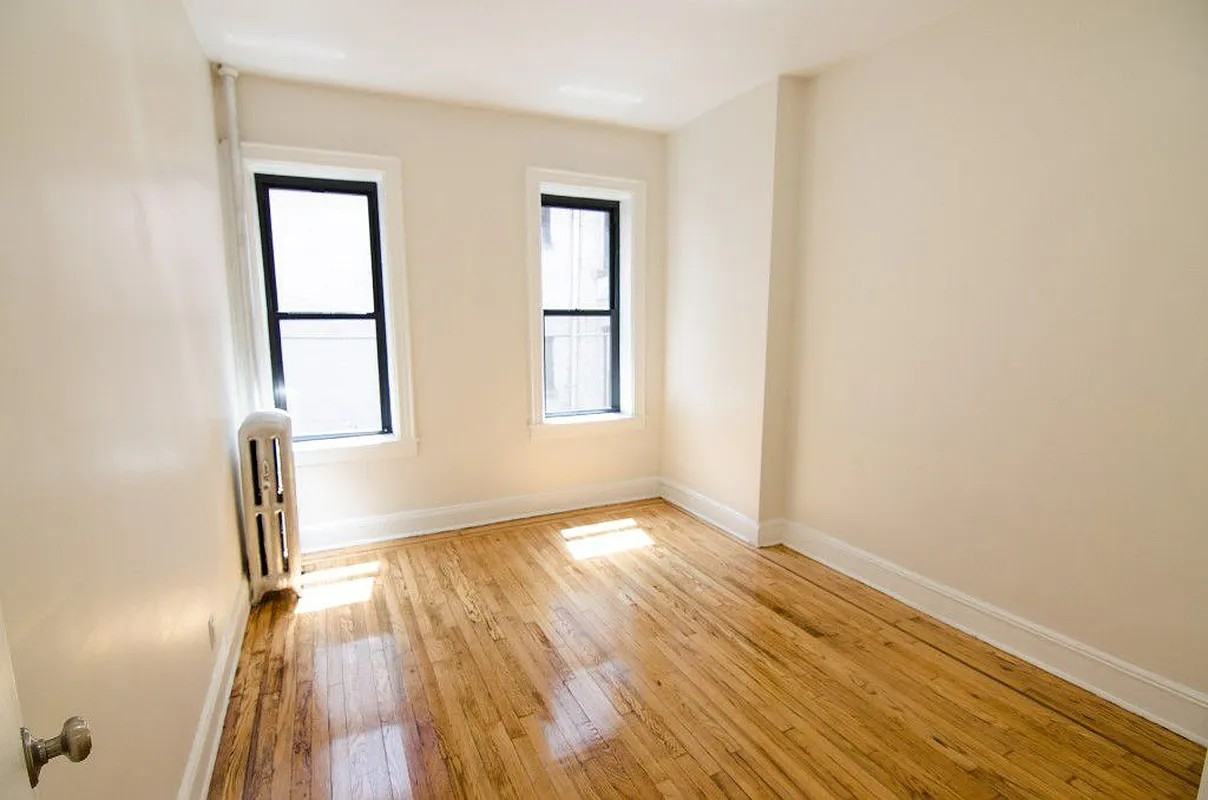 Listing photo 1 of 5
