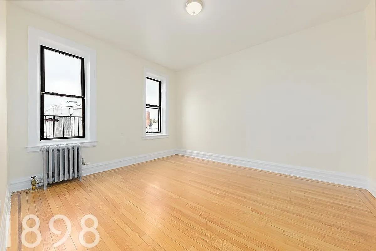 Listing photo 1 of 5