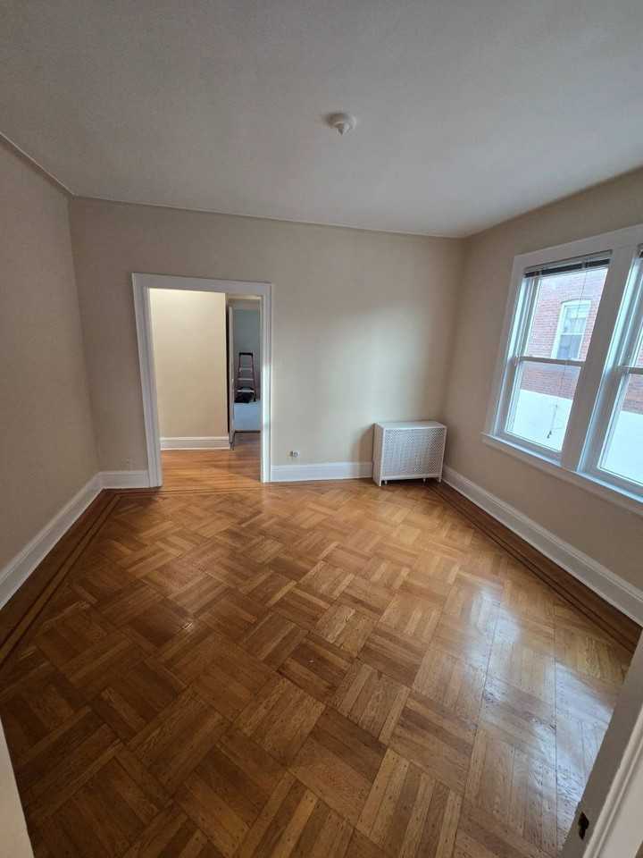 Listing photo 1 of 5