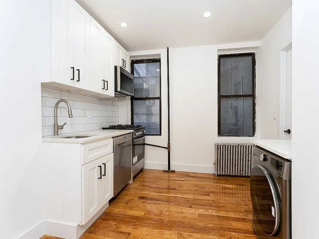 Listing photo 1 of 5