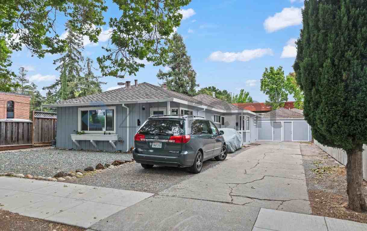 Listing photo 1 of 5
