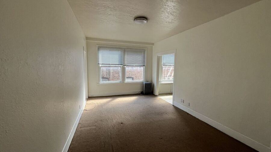 Listing photo 1 of 3