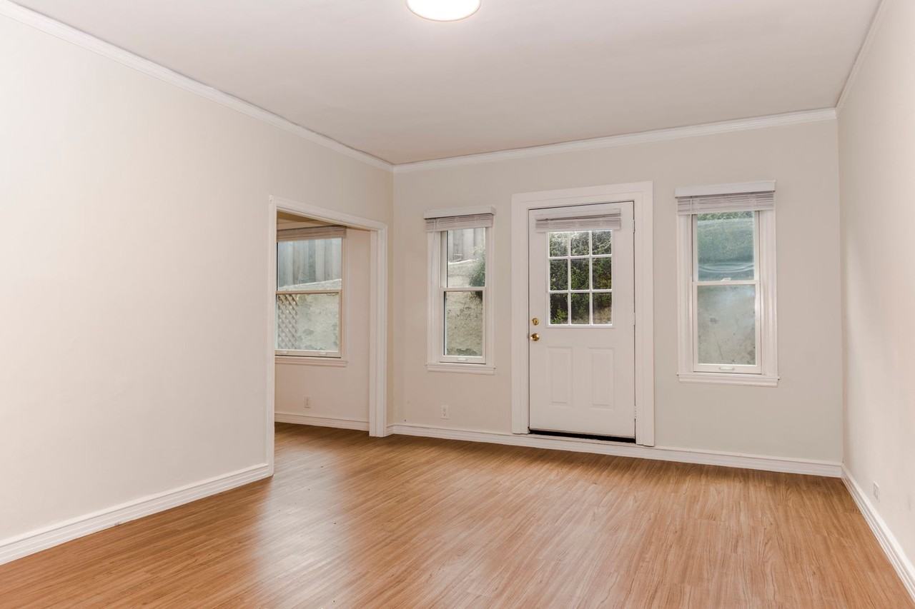 Listing photo 1 of 5