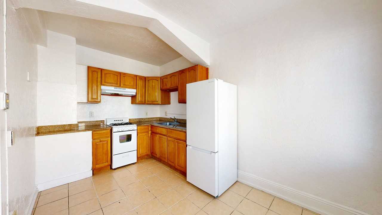 Listing photo 1 of 5