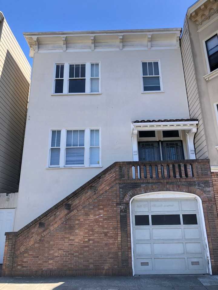 Listing photo 1 of 5