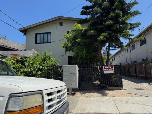 Listing photo 1 of 5