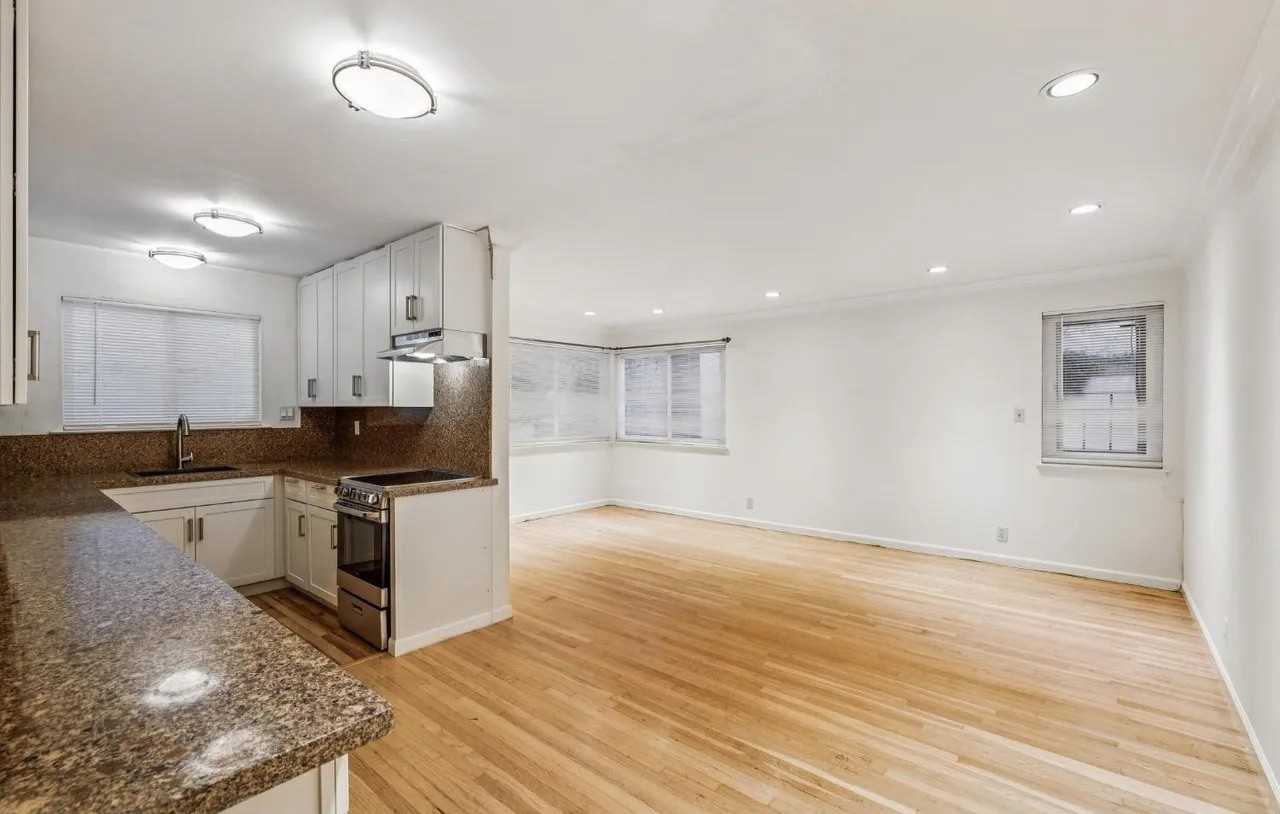 Listing photo 1 of 5