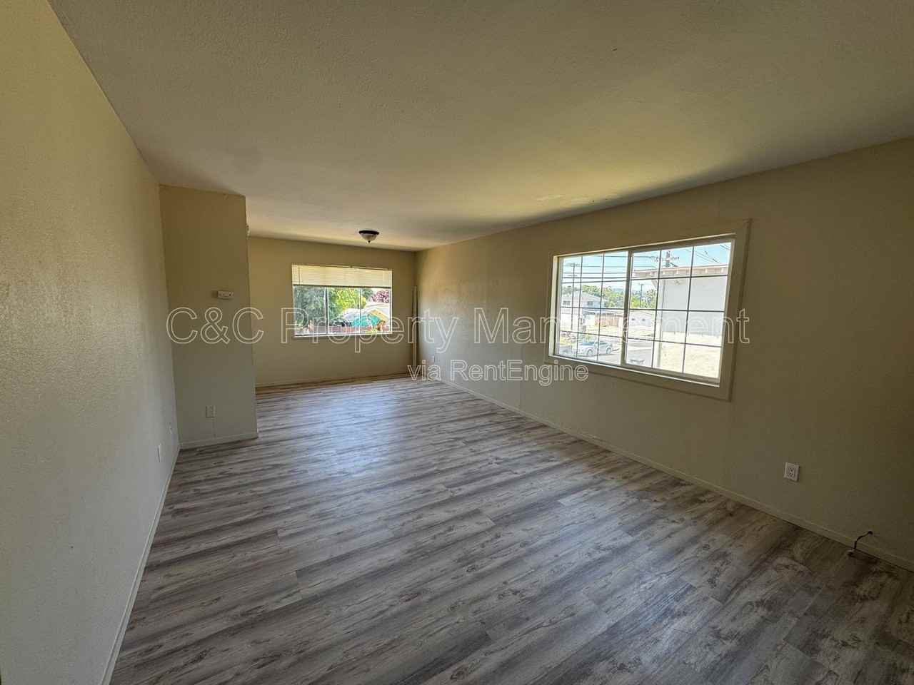 Listing photo 1 of 5