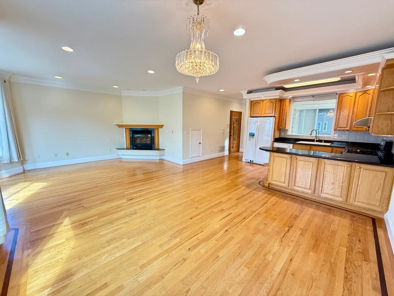 Listing photo 1 of 5