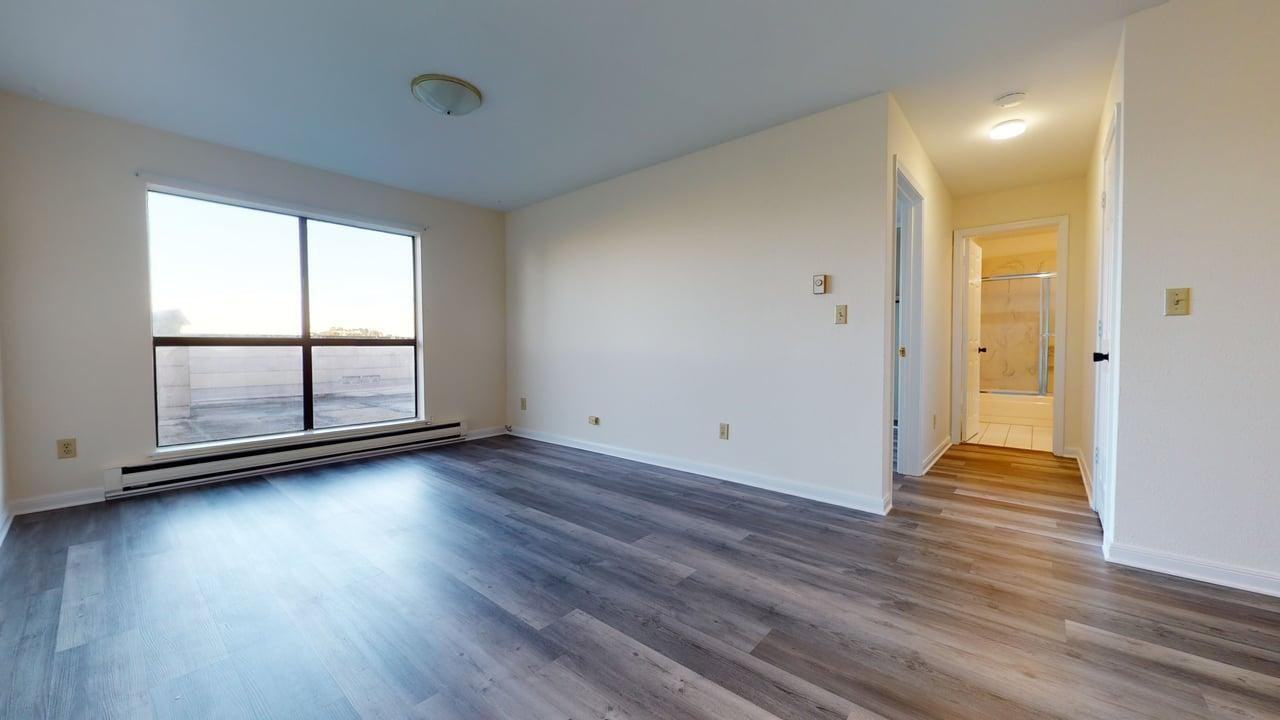 Listing photo 1 of 5