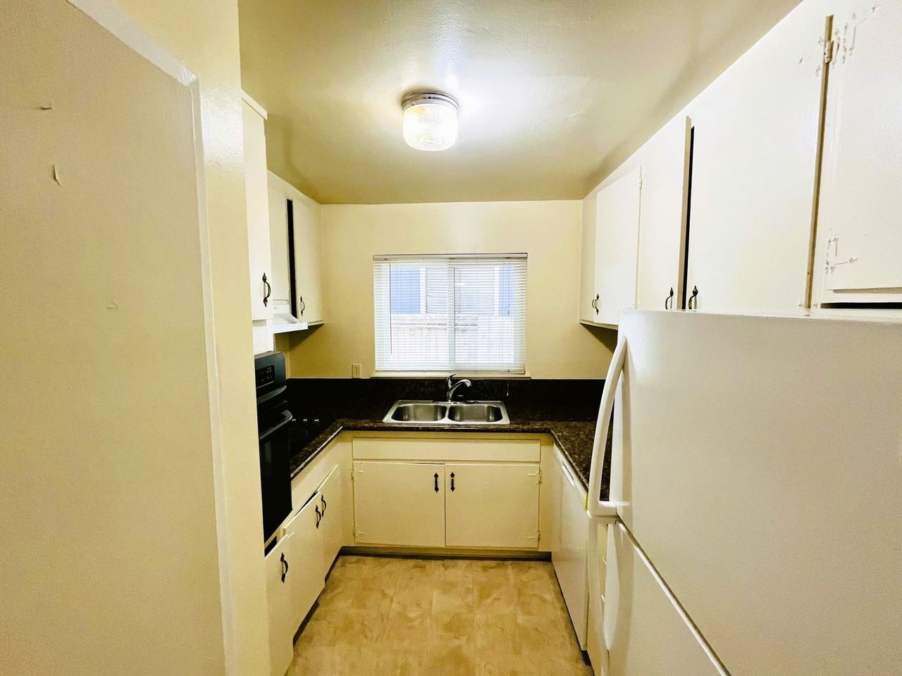 Listing photo 1 of 5