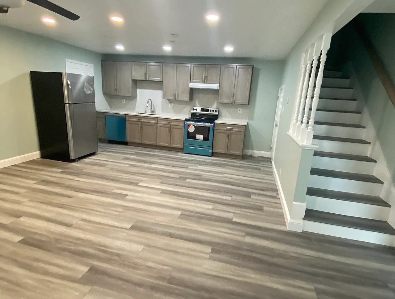 Listing photo 1 of 5