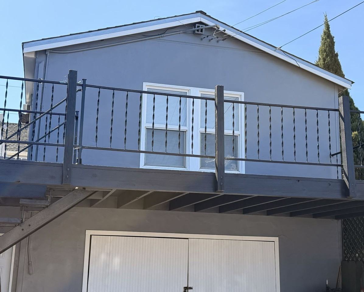 Listing photo 1 of 5