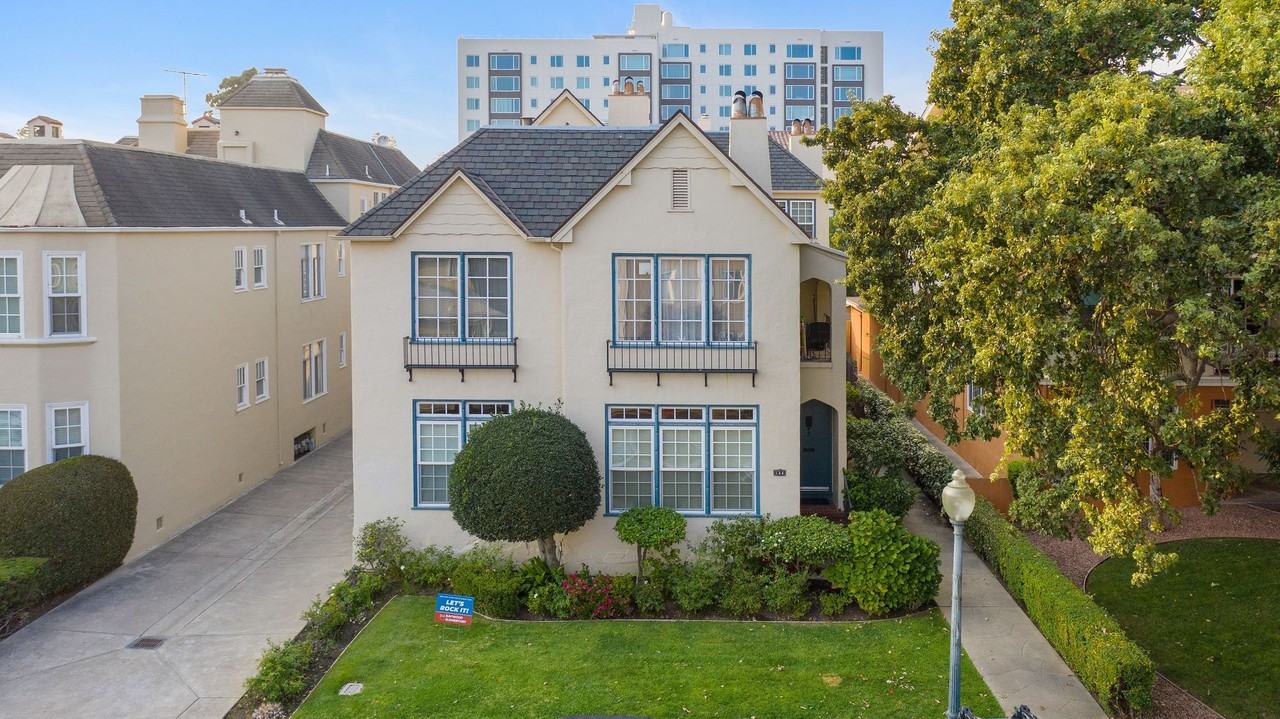 Listing photo 1 of 5
