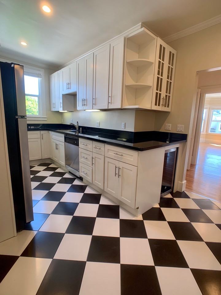 Listing photo 1 of 5