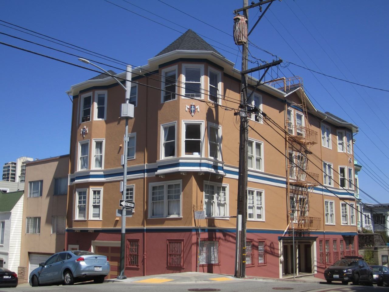 Listing photo 1 of 5