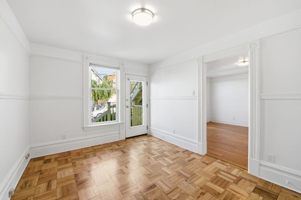 Listing photo 1 of 5