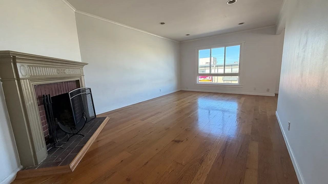 Listing photo 1 of 5