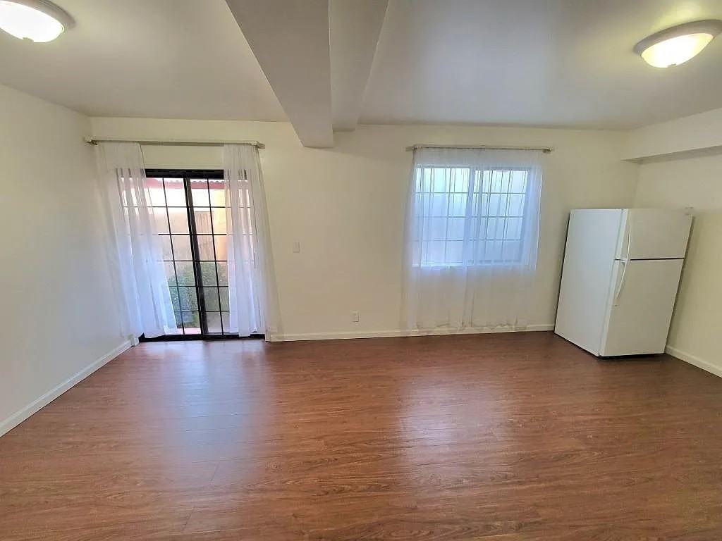 Listing photo 1 of 5