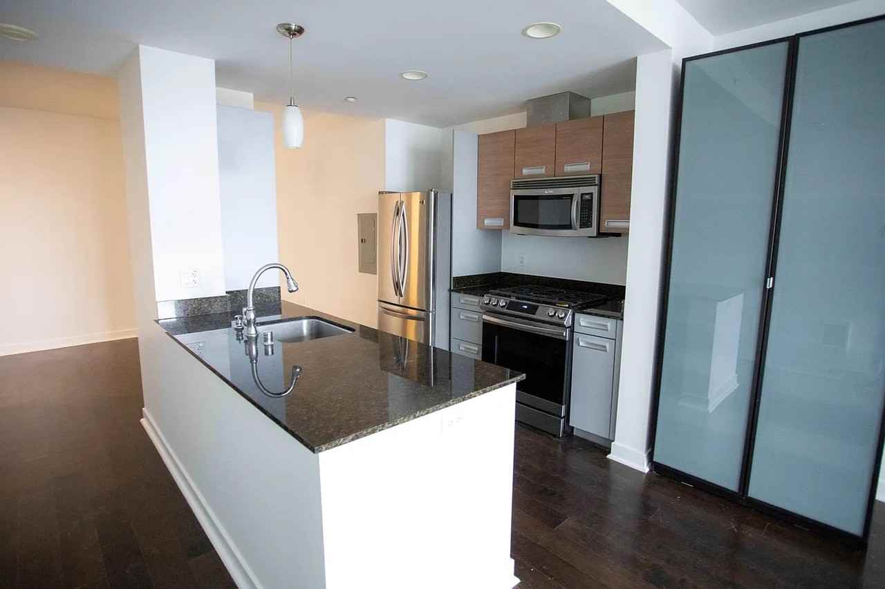 Listing photo 1 of 5